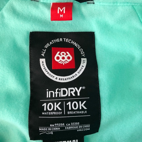 Women’s almost new ski/board jacket - Picture 3 of 8